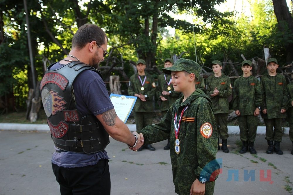 Школярів з окупованого Луганська навчають стріляти в таборах Міноборони Росії