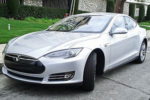 Автомобіль Tesla потрапив у першу смертельну ДТП