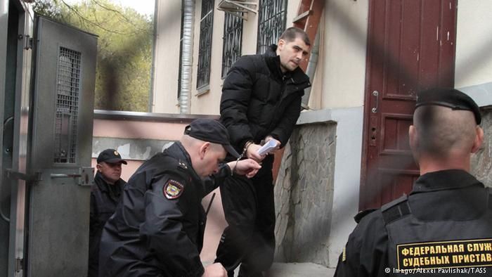 Політв'язень Олександр Костенко втрачає руку, яку зламало ФСБ