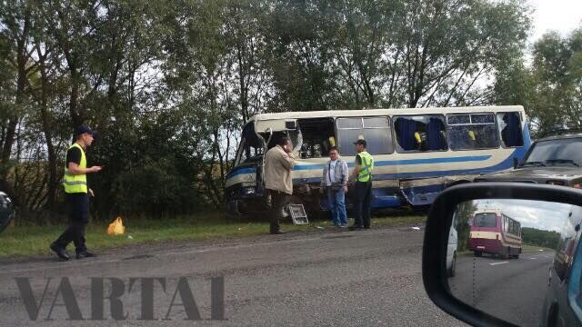 Мікроавтобус на Львівщині протаранив маршрутку з пасажирами: є постраждалі