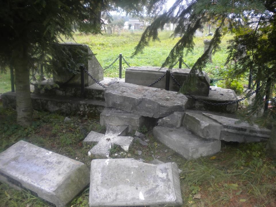 У Польщі вандали знову сплюндрували могилу воїнів УПА