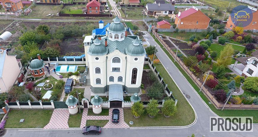 Суддя Сергій Гальонкін має садибу у вигляді церкви під Полтавою (відео)