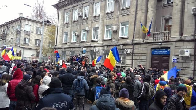 У Кишиневі протестують проти Ігоря Додона (фото, відео)