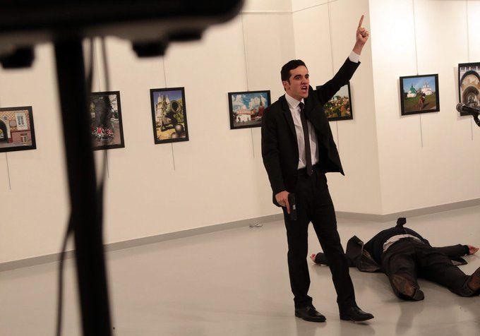 На виставці в Анкарі розстріляли російського посла Андрія Карлова