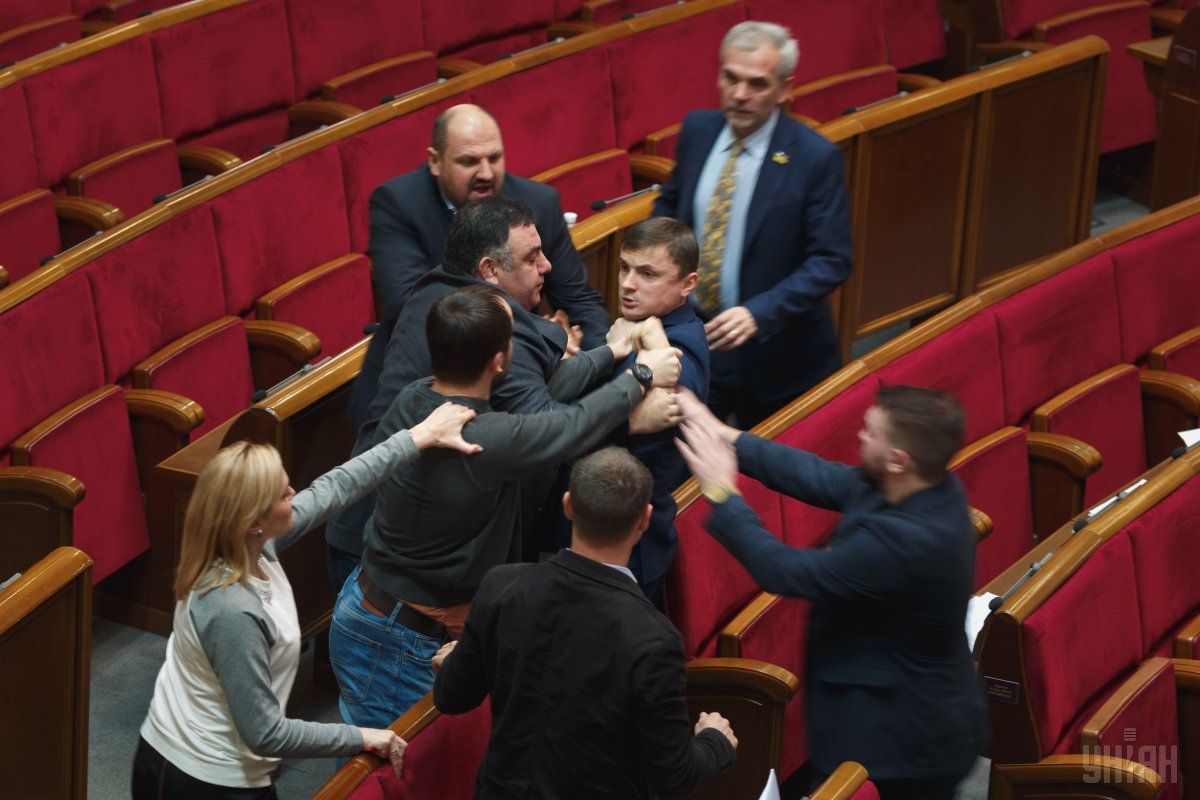 Депутат Павло Кишкар побився з Михайлом Головком через газ (відео)