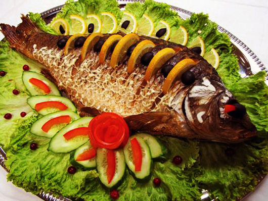Салати-півники і «кольорове» м’ясо: чим здивувати гостей за новорічним столом