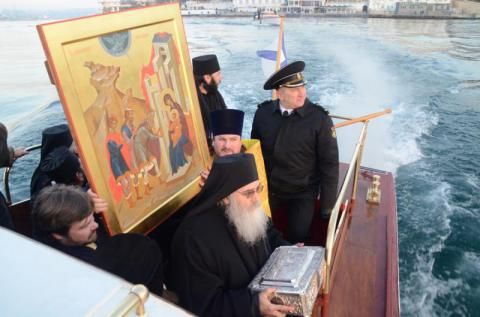 Загарбники Криму в січні-2014 прилетіли на півострів з дарами з Афону