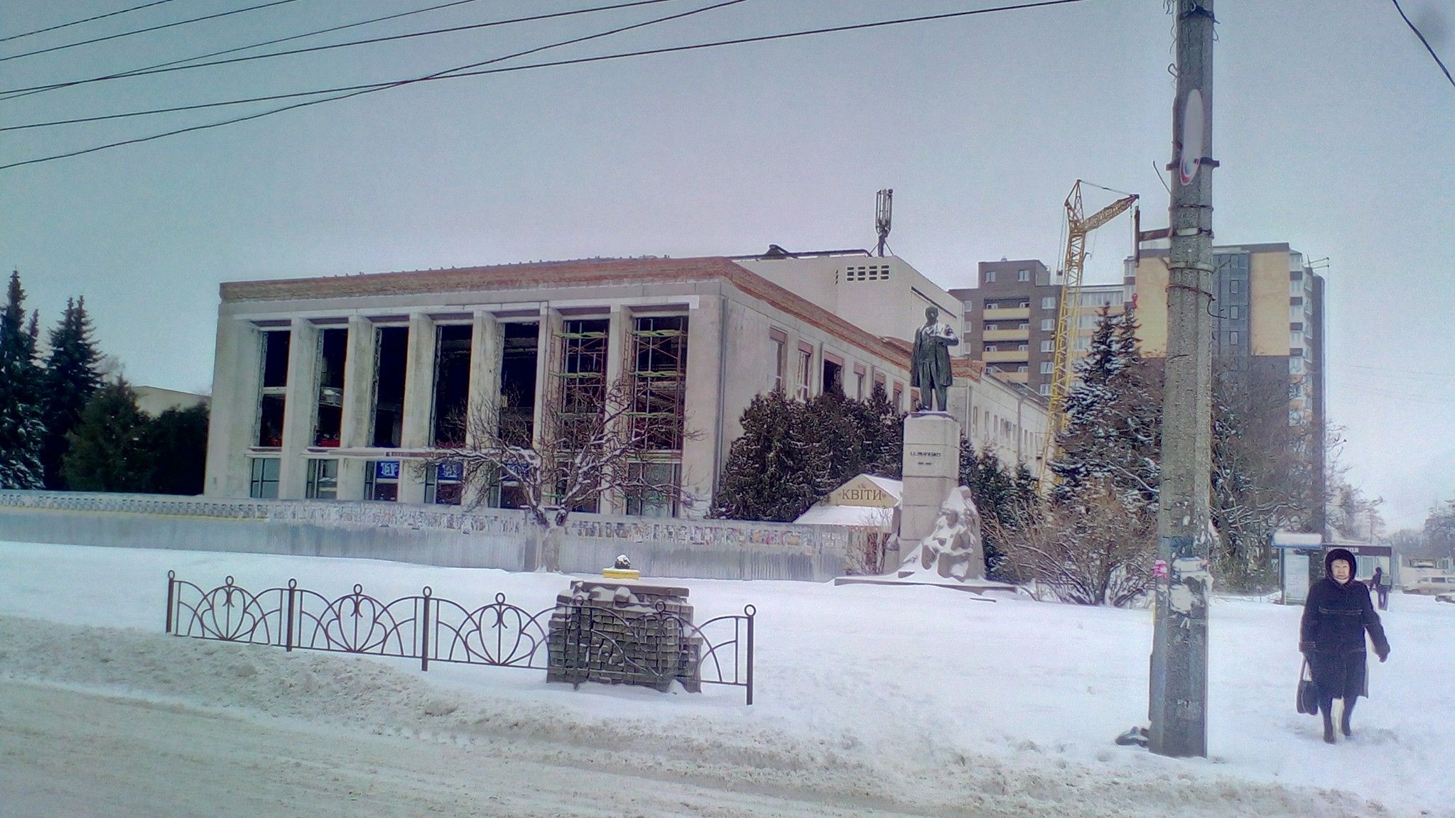 Драмтеатр у Черкасах наскрізь замело снігом (фото)