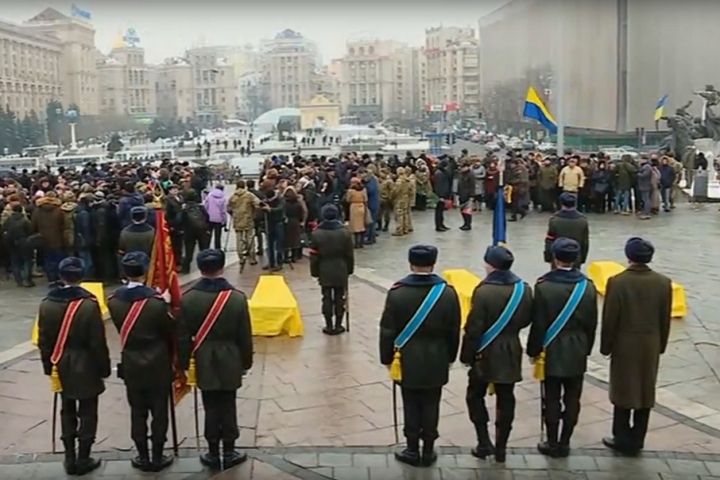 На Майдані прощання із загиблими в Авдіївці переросло в мітинг (відео)