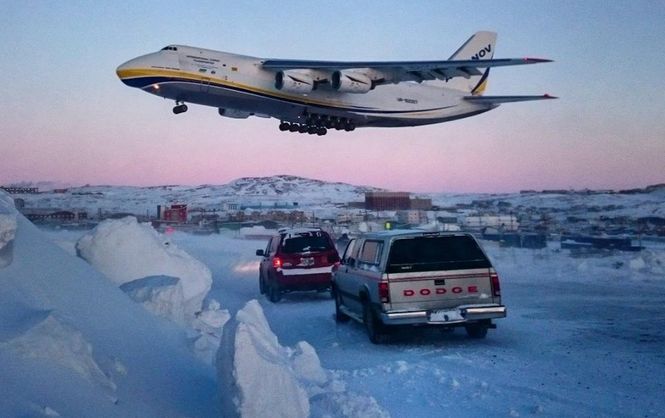 Літак Антонова доставив у Канаду найбільший у світі двигун для Боїнга (фото, відео)