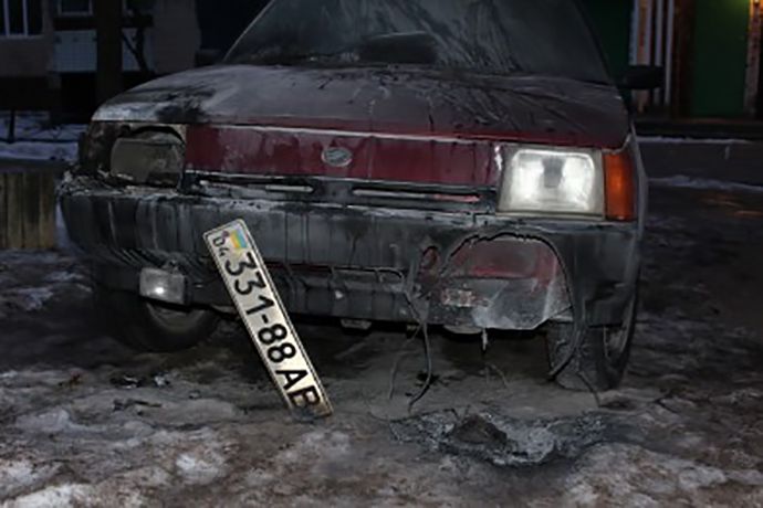 У Кам’янському спалили автомобіль редактора газети