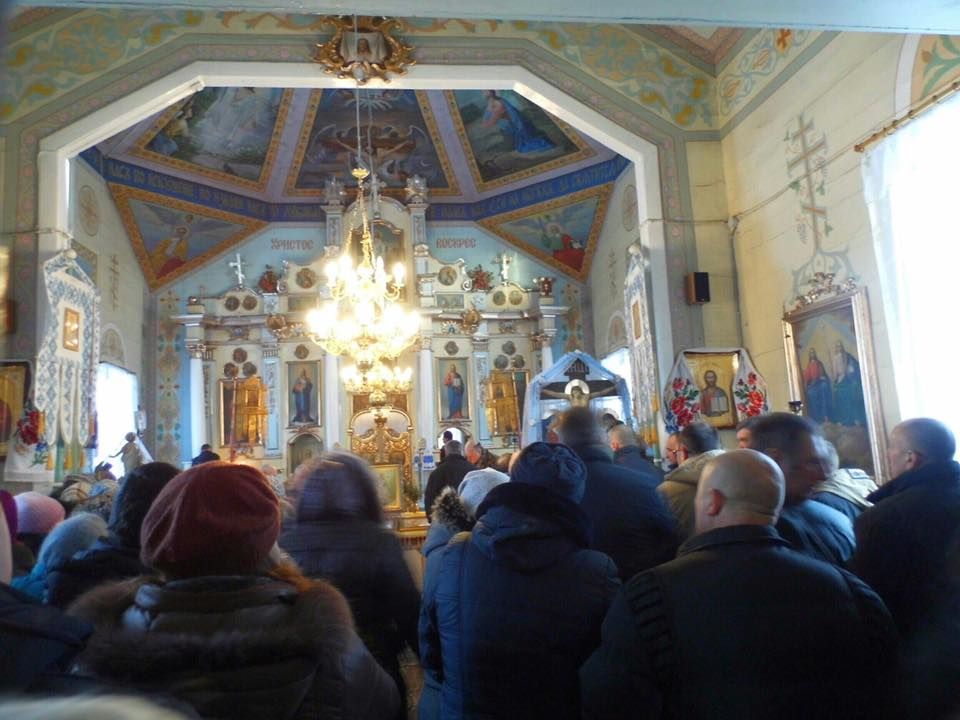 На Тернопільщині громада вигнала священника Московського патріархату із храму