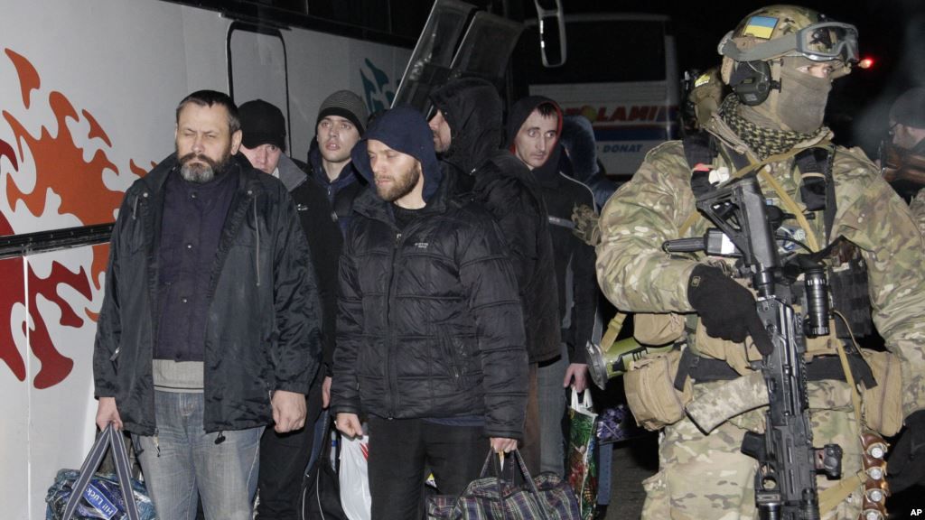 Обміни заручниками гальмуються через відмову бойовиків повертатися до окупованого Донбасу