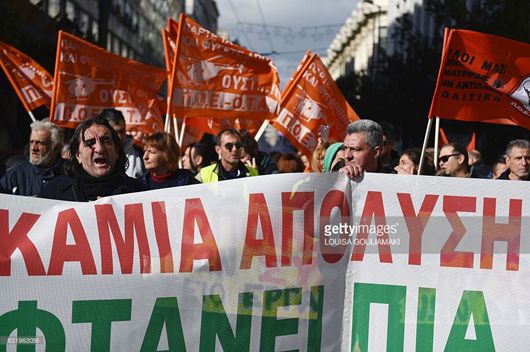 Між молотом і ковадлом: тисячі греків вийшли на вулиці проти чергових реформ уряду
