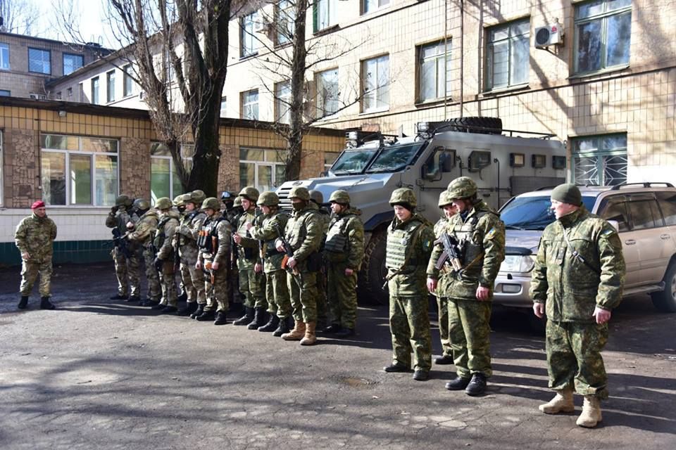 В Авдіївку прибув поліцейський спецназ для підтримання порядку на час обстрілів