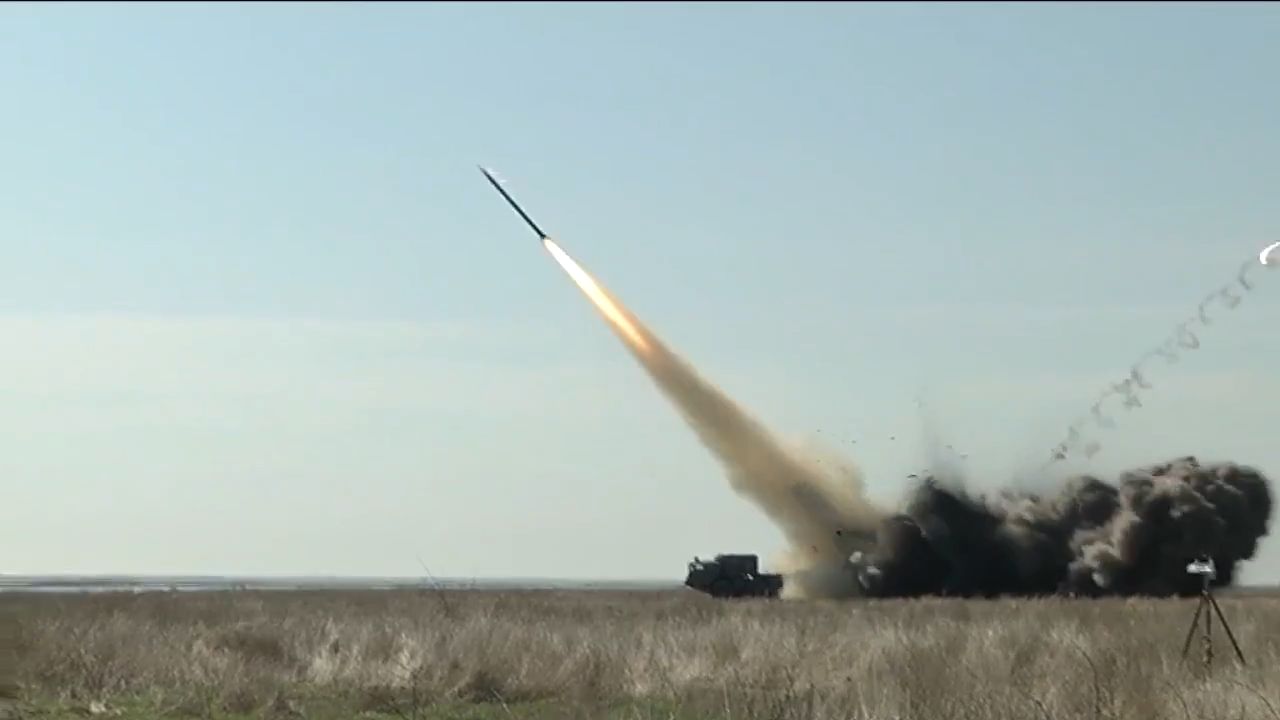 Успішні запуски сучасних українських ракет перевірив Турчинов (відео)
