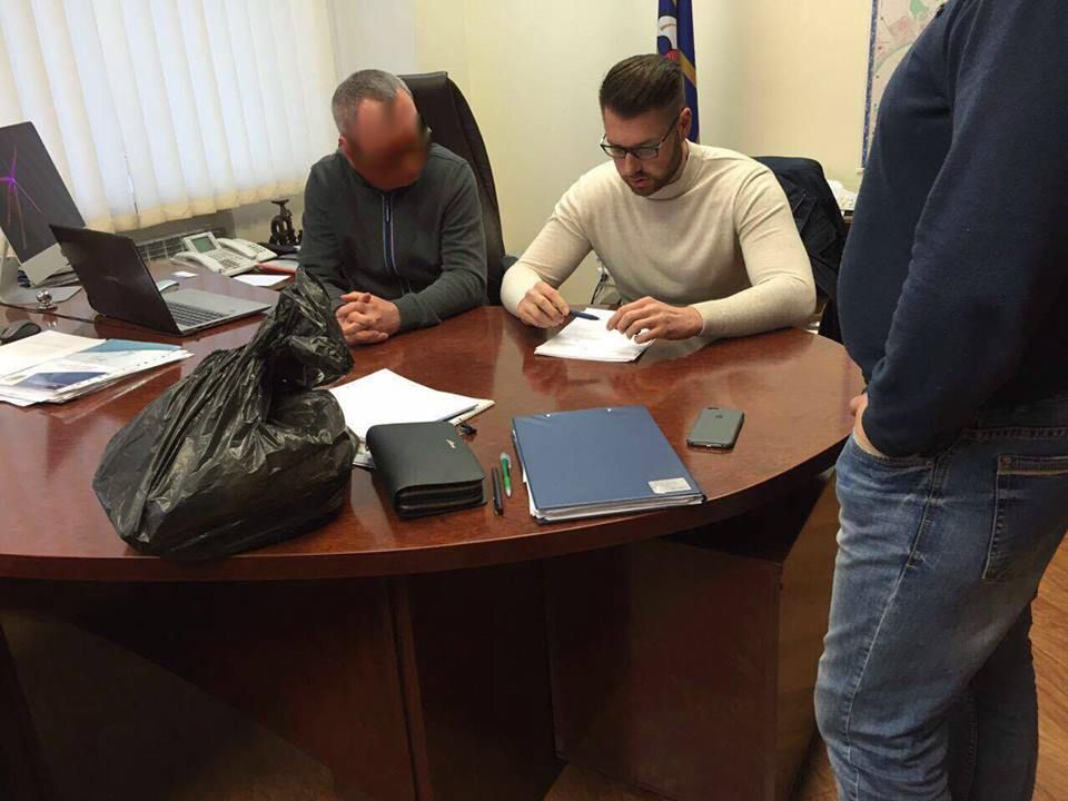 У Київі затримали посадовця Шевченківської райадміністрації через привласнення 27 мільйонів