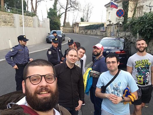 У Загребі оштрафували українських фанів за акцію під посольством Росії (фото)