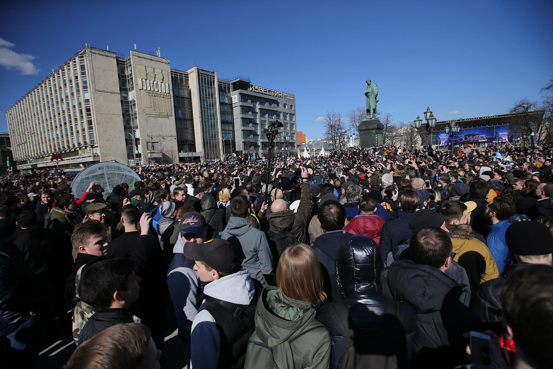 Росія протестує: корупція Мєдвєдєва вивела на вулиці тисячі людей