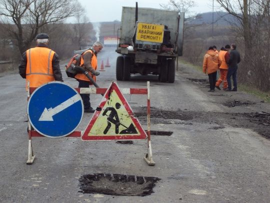 Українські дороги будуть ремонтувати з 1 квітня, з бюджету піде 15 мільярдів гривень