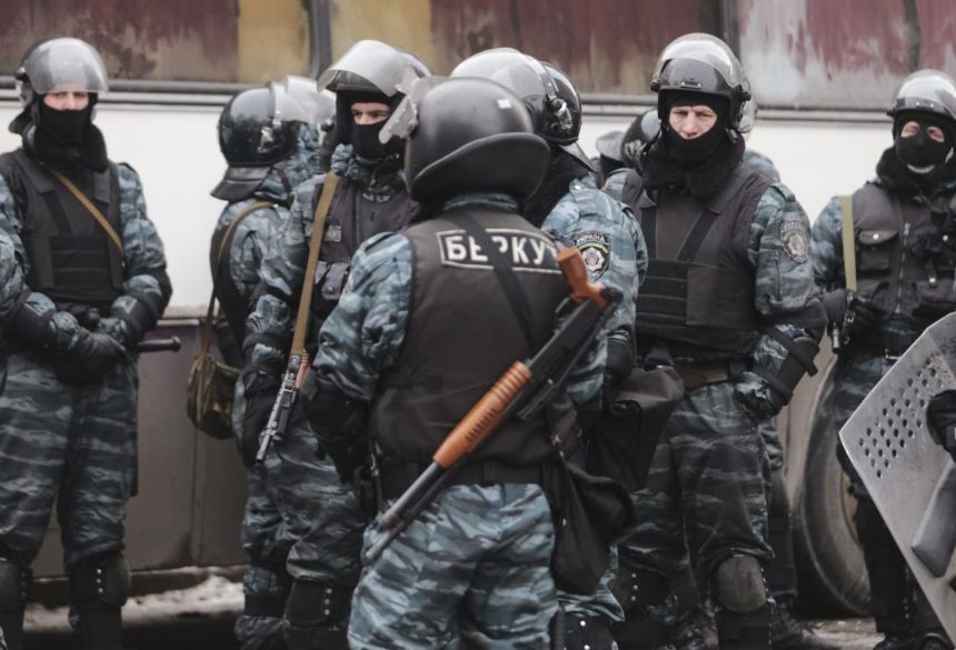 Екс-беркутівці, яких обвинувачують в катуваннях і побитті, досі працюють у Харківській поліції