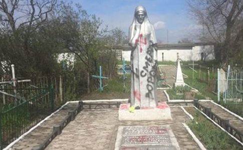 На Донеччині сепаратисти паплюжать пам’ятники загиблим у ІІ світовій війні