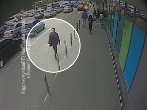 У Тернополі чоловік викрав із банкомата «Авалю» майже півмільйона гривень (відео)