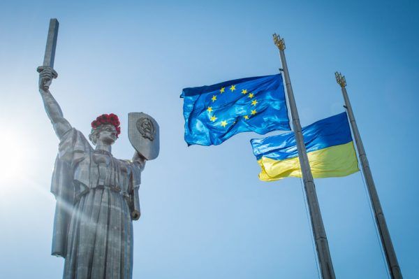 Посли ЄС проголосували за надання безвізу Україні
