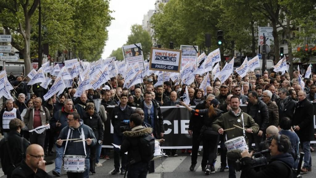 У Парижі протестували поліцейські через смерть колеги Ксавьє Жюжеле