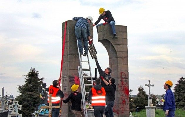 Пам'ятник УПА в Перемишлі знищили, щоб відвернути увагу від 70-ї річниці акції «Вісла»