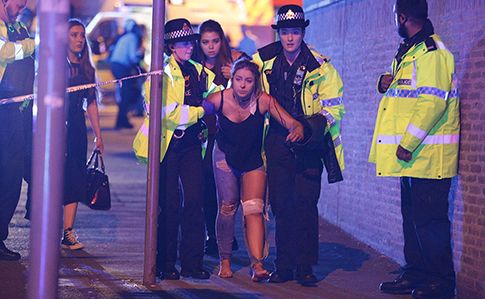 У Манчестері підірвали фанатів Аріани Гранде на концерті: 22 загиблих