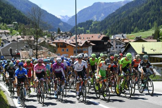 Дюмулен через проблеми зі шлунком розгубив комфортний «гандикап» на «Джиро д’Італія»