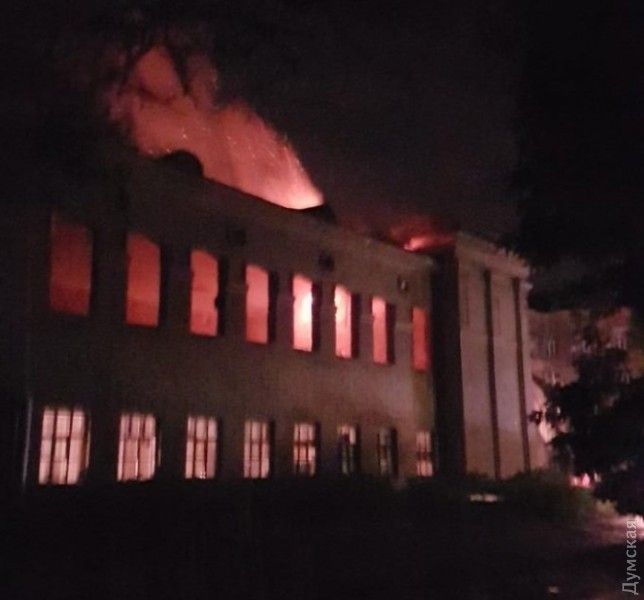 В Одесі сталася пожежа та пролунав вибух у будівлі Міноборони