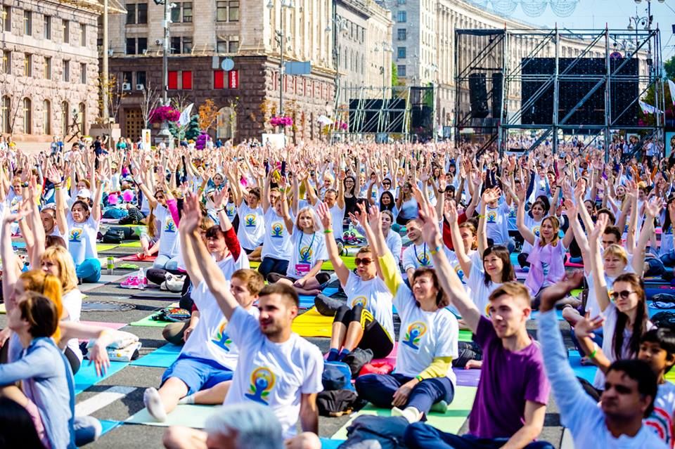 У Києві відбулася рекордна йога-сесія (фото, відео)