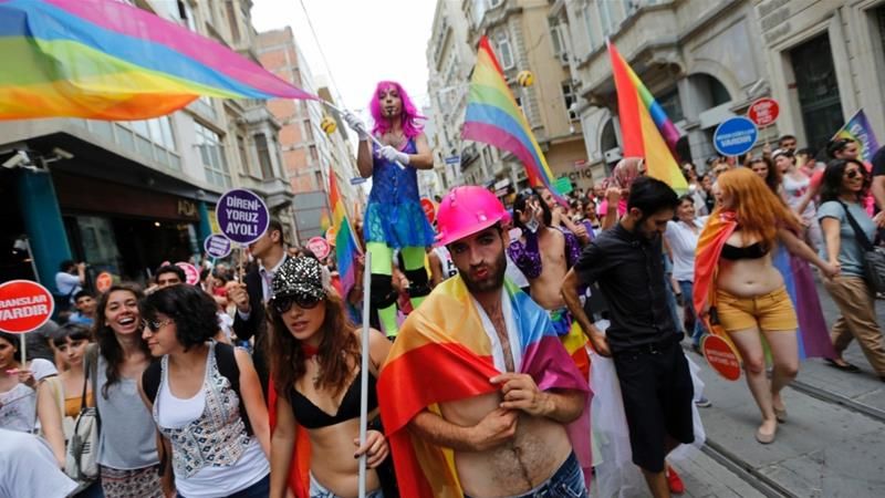 У Стамбулі заборонили проведення гей-параду