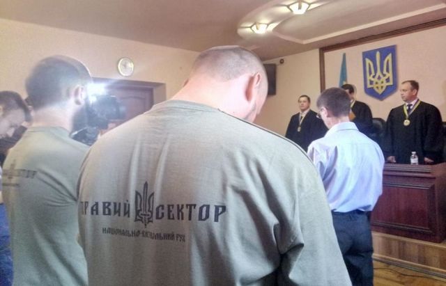 Перестрілка в Мукачево: членів «Правого Сектору» визнали винними та відпустили додому