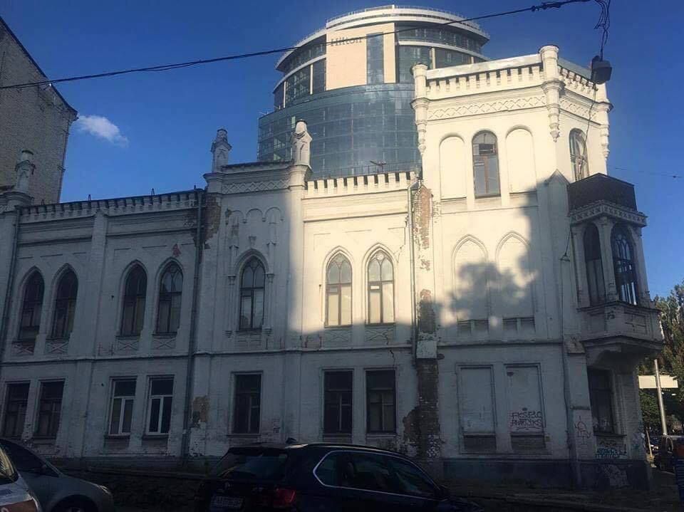 У Києві відновили скандальне будівництво, що руйнує «садибу Терещенків»