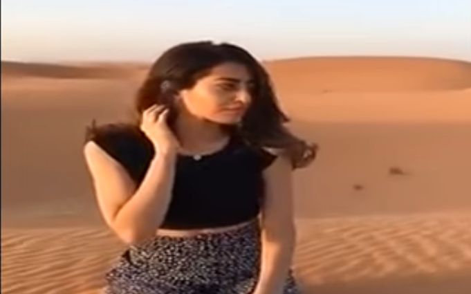 В Саудівській Аравії арештували дівчину, що гуляла у міні-спідниці