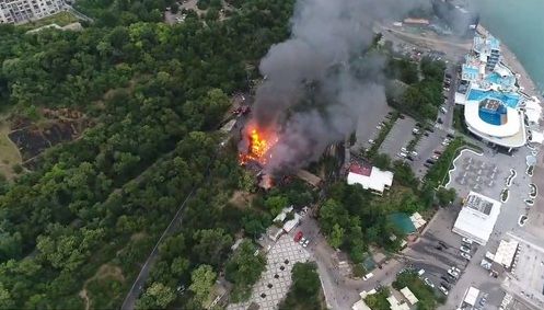 На одеському Ланжероні вигорів вщент ресторан «Хуторок» (фото, відео)