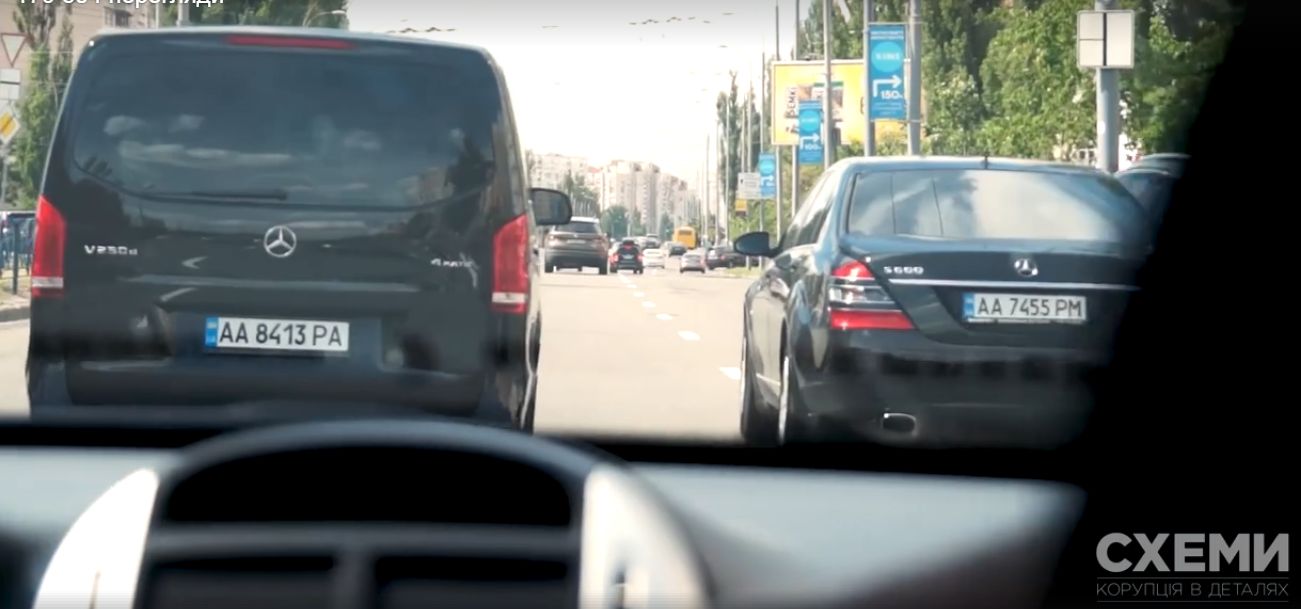 Кортеж Ріната Ахметова блокував авто журналістів та провокував аварію в Києві (відео)