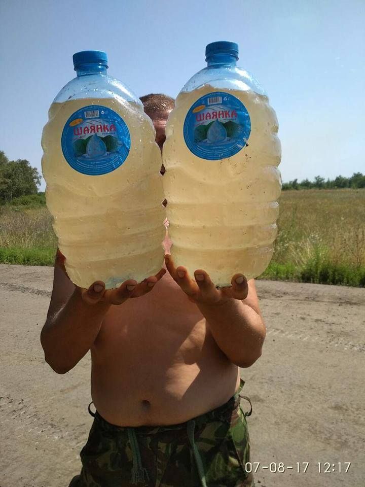 Черкаські волонтери обурені брудною питною водою для бійців АТО
