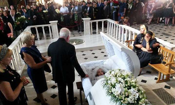 Ірину Бережну поховали на Звіринецькому кладовищі Києва (фото)