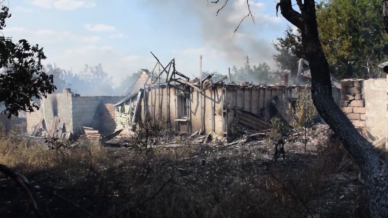 Терористи обстріяли Зайцеве під час роздачі гуманітарки від Червоного Хреста (відео)