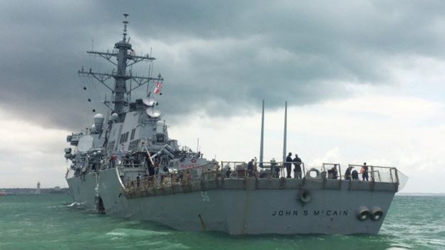 Біля Сінгапуру зіткнулися есмінець США та нафтовий танкер: 10 моряків зникли безвісти