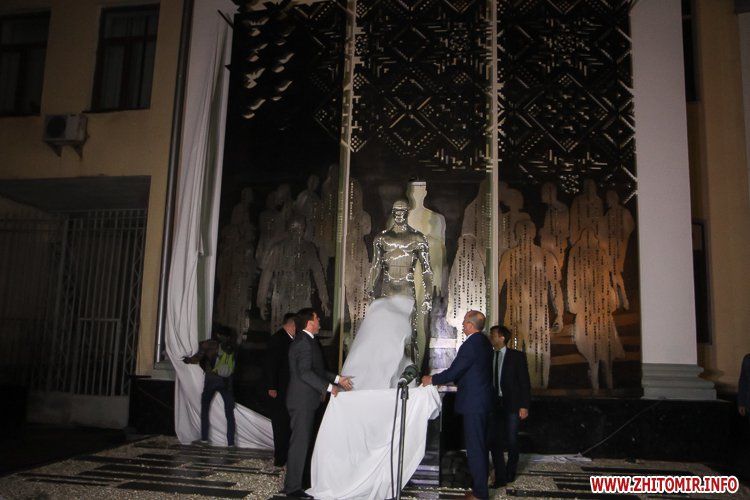 У Житомирі відкрили пам’ятник Героям Небесної Сотні (фото)