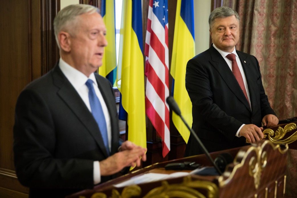 Меттіс радитиме керівництву США щодо летальної зброї для України (фото)