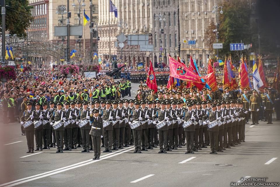Військовий парад у Києві відкрили прапорами УНР (фото)
