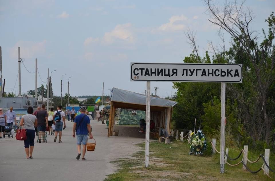 Контрольний пункт в Станиці Луганській терористи обстріляли із стрілецької зброї
