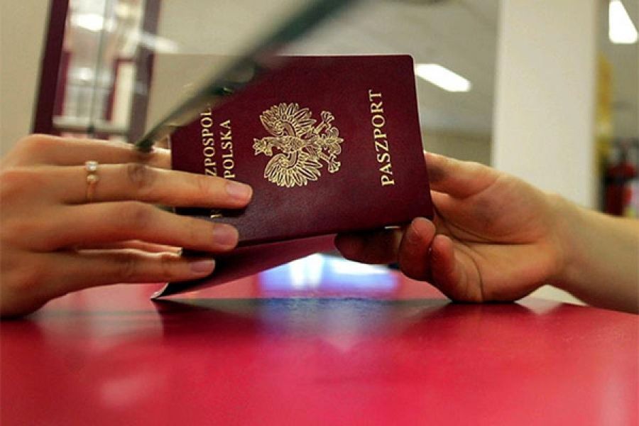 Польща не буде зображати львівський Меморіал орлят у нових паспортах