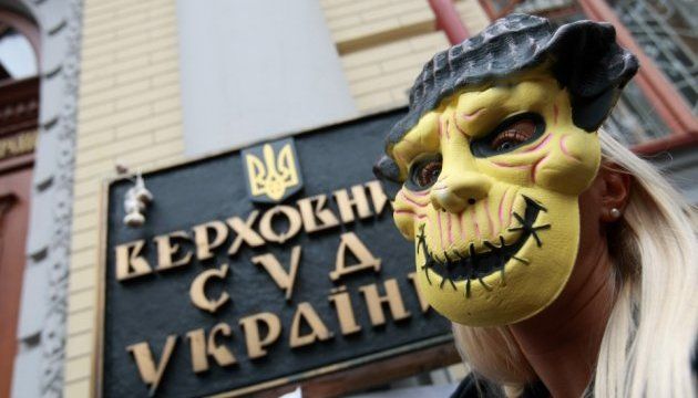 У центрі Києва відбувся Марш нечесті у мантіях (фото)